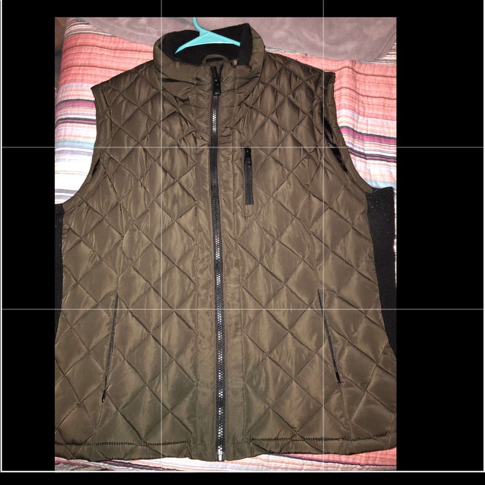 1 hr sale🚨Like new! Puffer vest